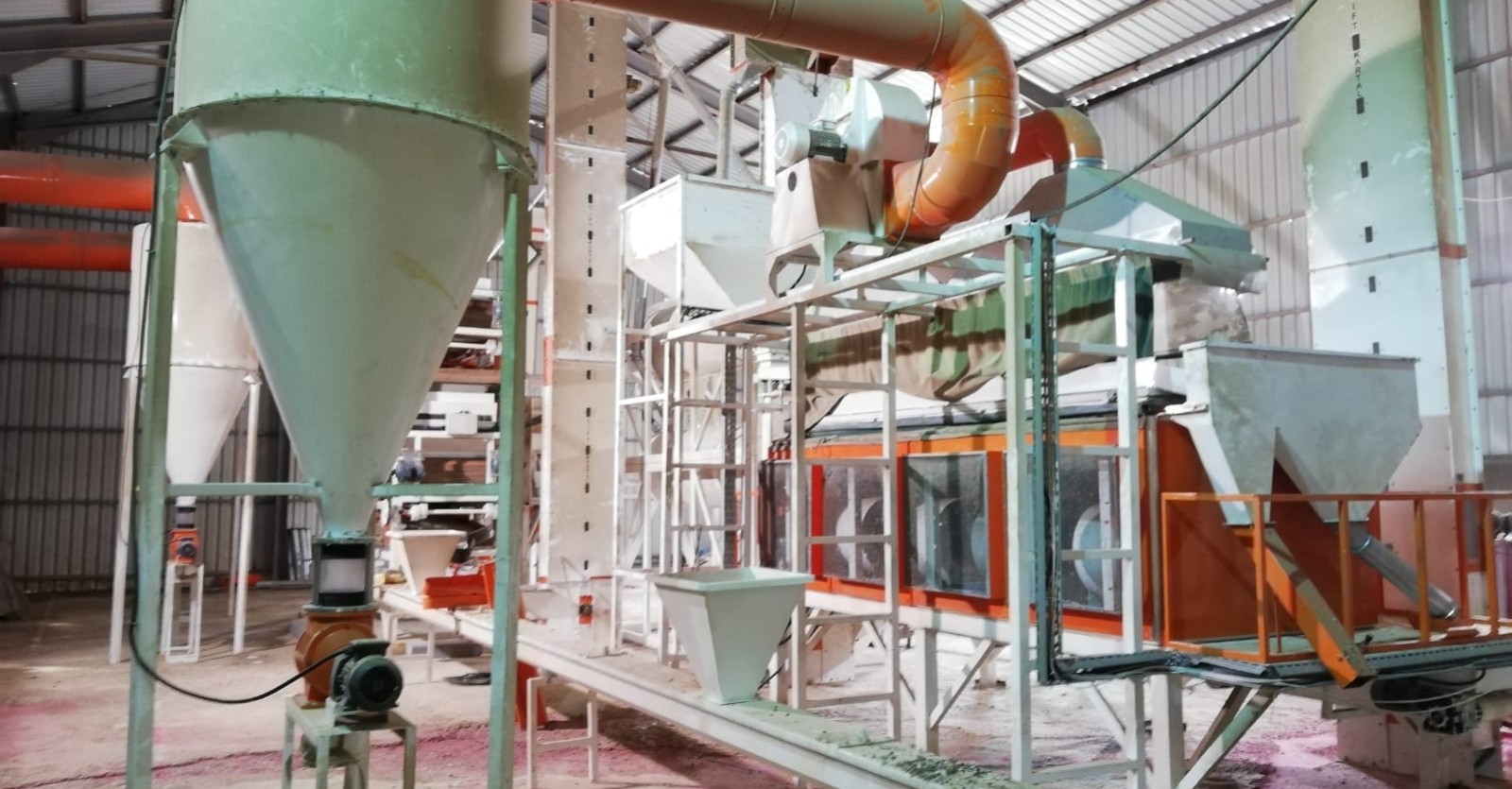 İLÇEMİZDEKİ ÇKS BELGESİ MEVCUT OLAN VE İLÇEMİZ SINIRLARINDA ÇİFTÇİLLİK YAPAN TÜM ÇİFTÇİLERİMİZE TOHUM ELEME TESİSİNDE  ELEME İŞLEMİ ÜCRETSİZ YAPILACAKTIR.