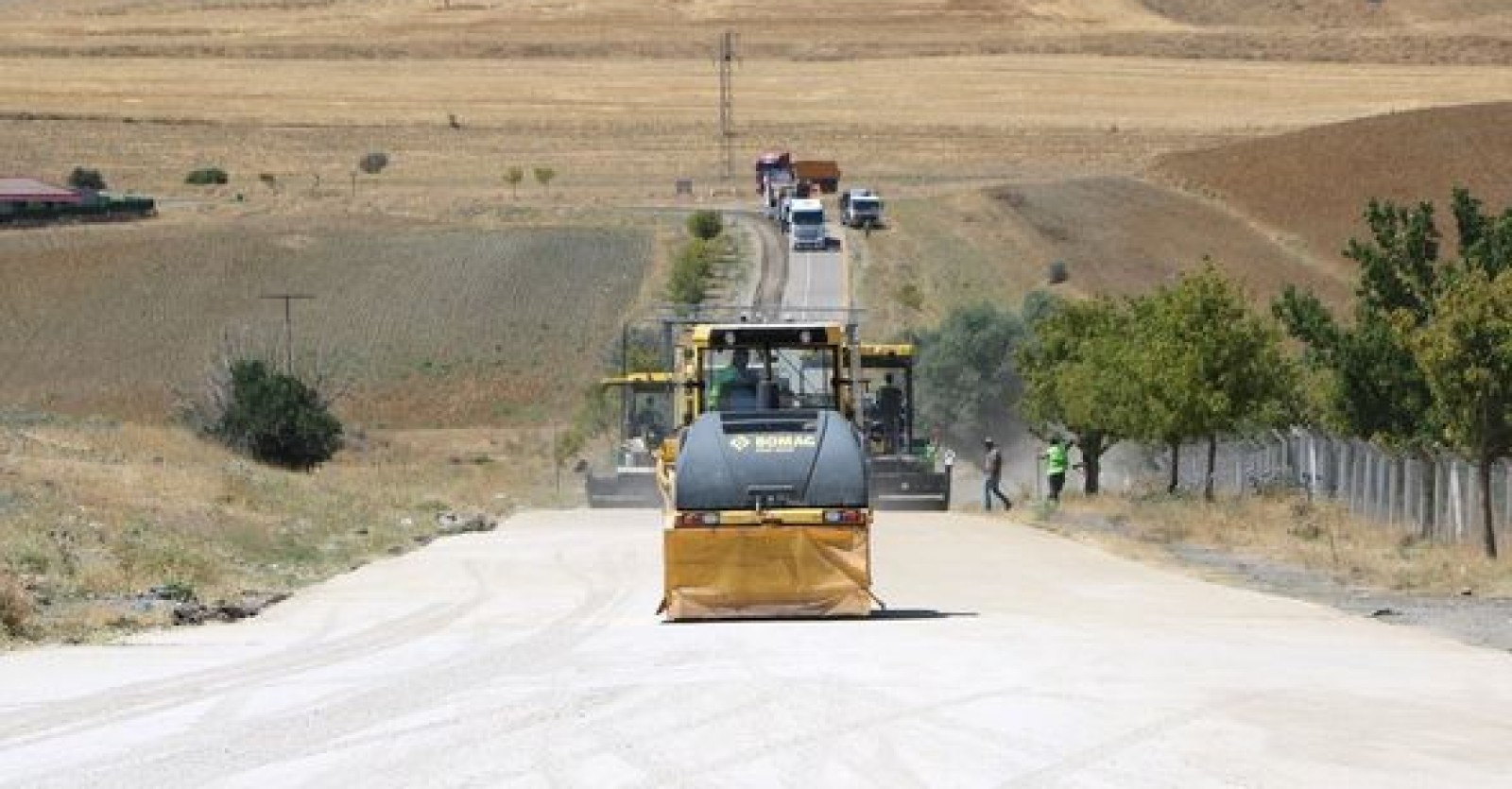 LALABEL VE YEŞİLDERE ASFALT ÇALIŞMALARIMIZ DEVAM EDİYOR.