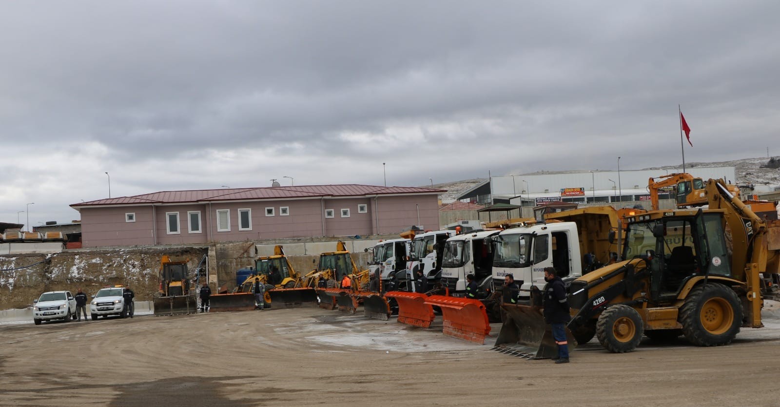 ÜLKEMİZ GENELİNDE BEKLENEN KUVVETLİ KAR YAĞIŞINA KARŞI BÜTÜN ÖNLEMLERİMİZİ ALDIK...