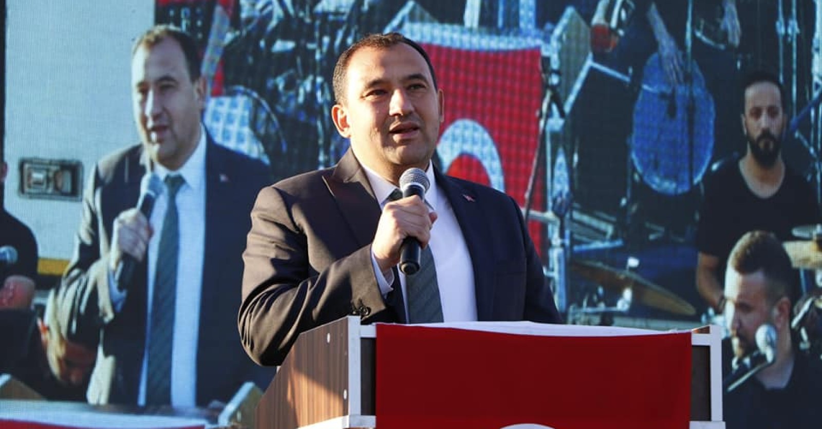 İLÇEMİZİN HER YANINDA YAPTIĞIMIZ YATIRIMLARDA BUGÜN YEŞİLDEREMİZDEYİZ...